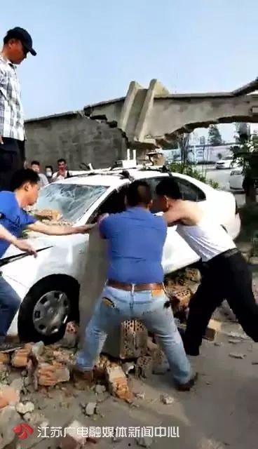 科目二女学员搞笑视频,驾照路上笑料连连