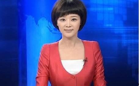 央视女主播胡蝶照片,美丽与才华并存的新闻界女神