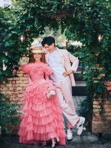 秋天婚纱照图片,捕捉时光里的婚纱瞬间